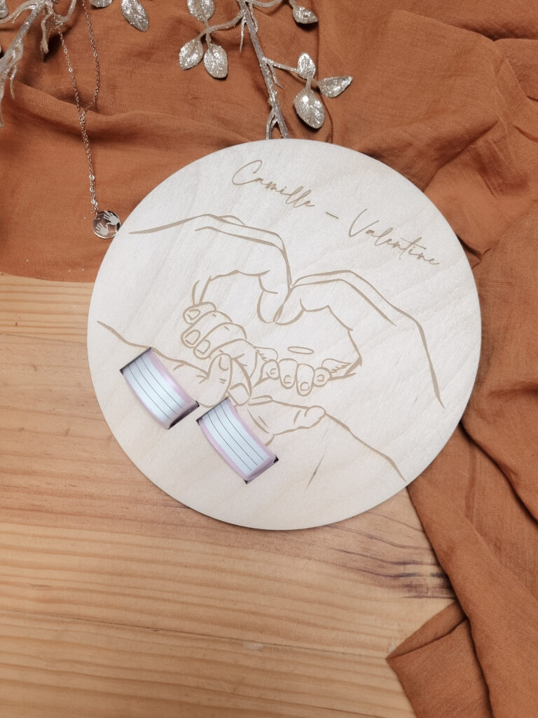 Plaque Commémorative Naissance Bois Gravée Avec Support Bracelet - 15x15 Cm, Souvenir Bébé, Cadeau Personnalisé - 6