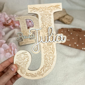 Lettre fleurie en bois
